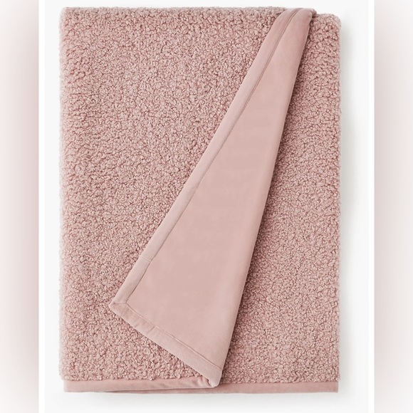 UGG Nisa Fleece Throw Blanket BRAND NEW - Picture 2 of 3